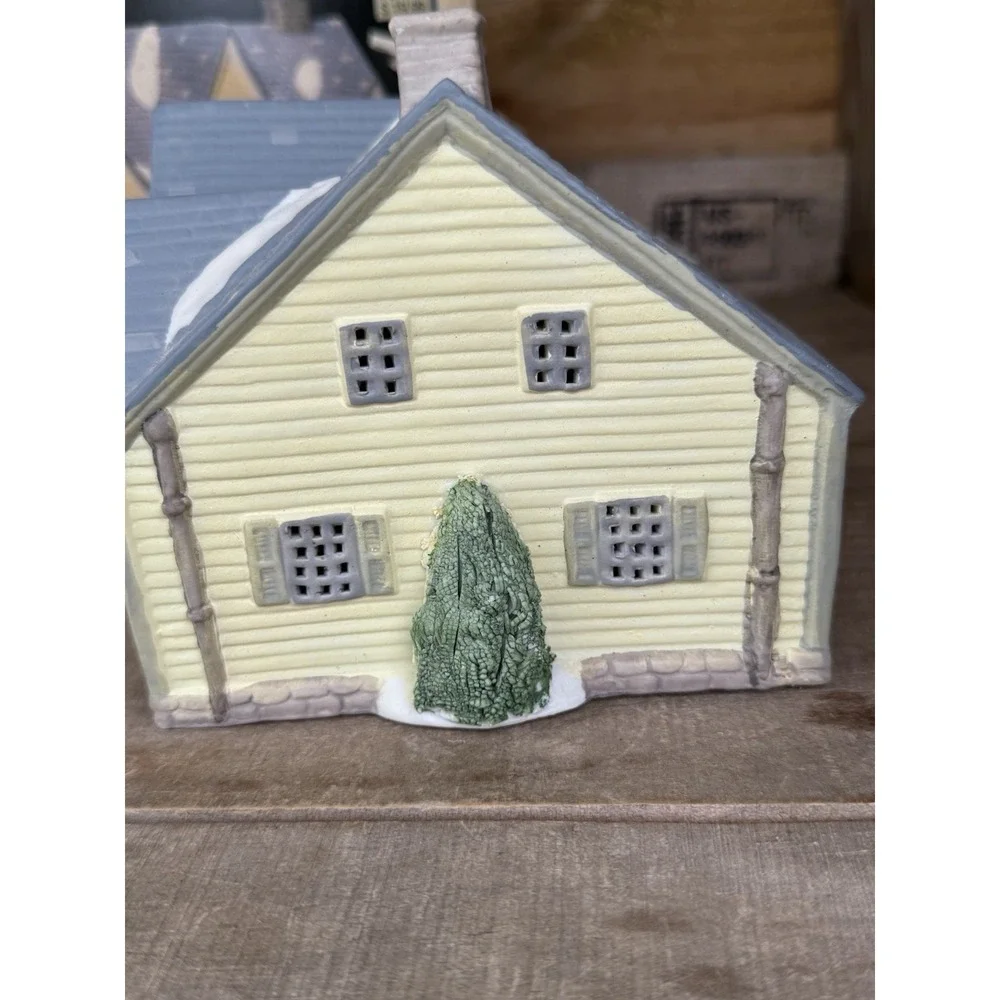 Vintage Christmas Lemax Dickensvale Village ~‎ YELLOW HOUSE 2 STORY ~ In box